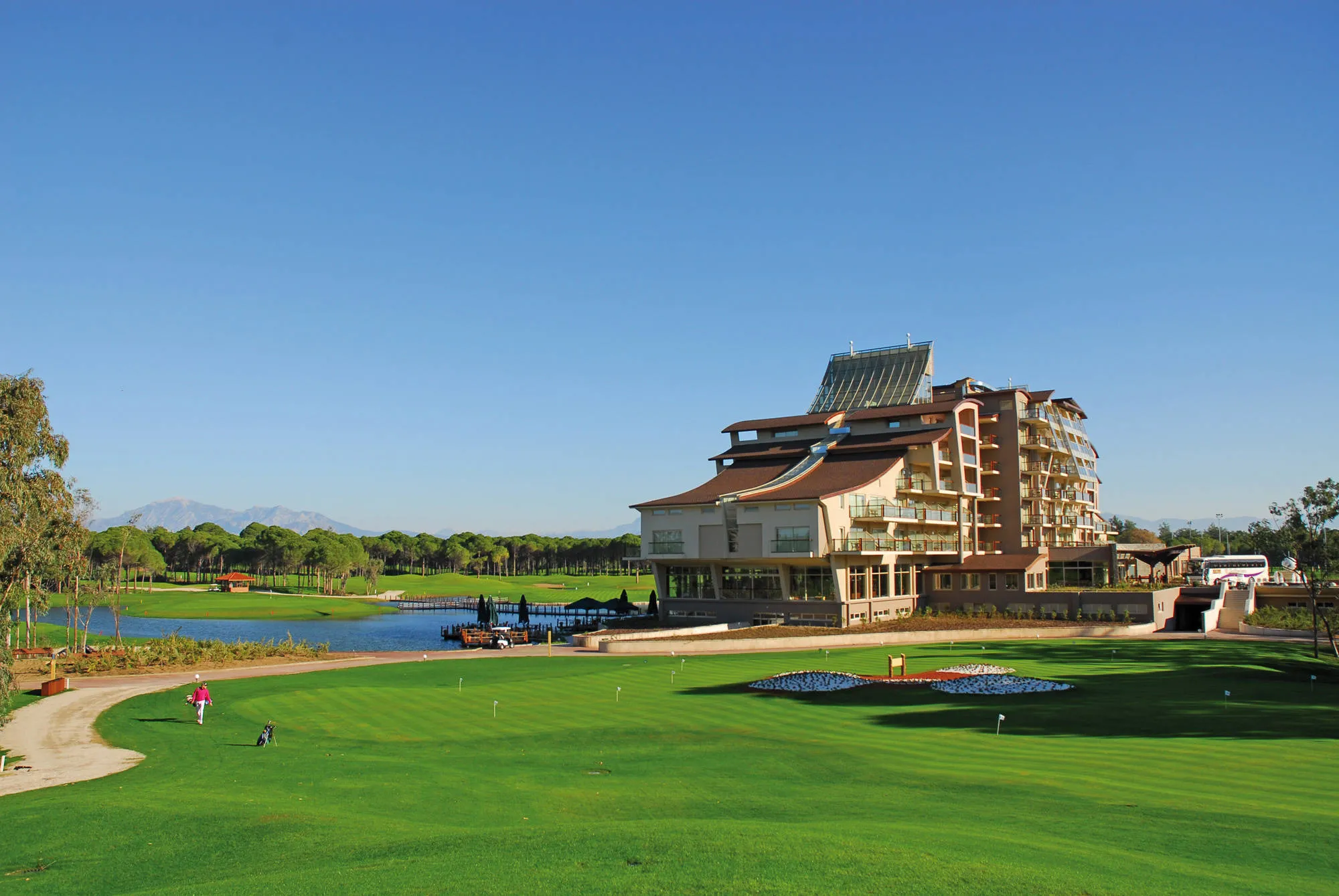 Hotelgebäude am Golfplatz