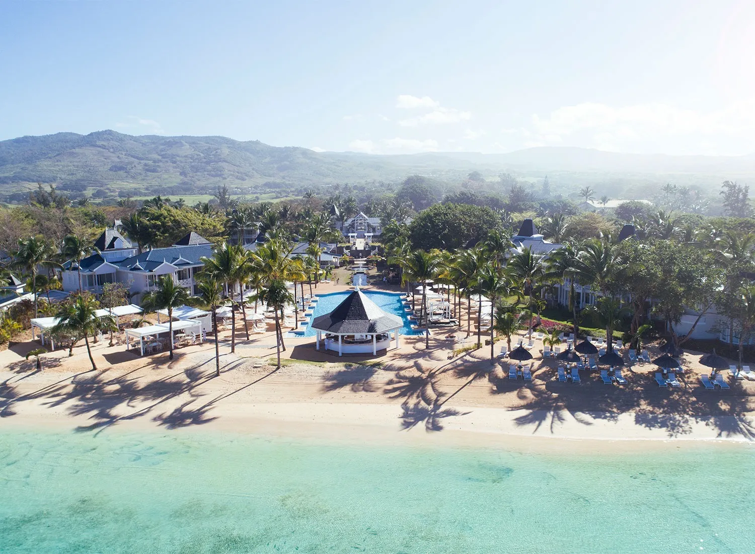 Strand und Lagune vor dem Resort
