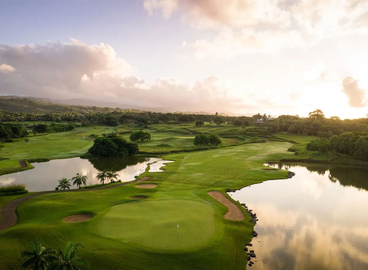 Golfplatz auf Mauritius im Morgenlicht