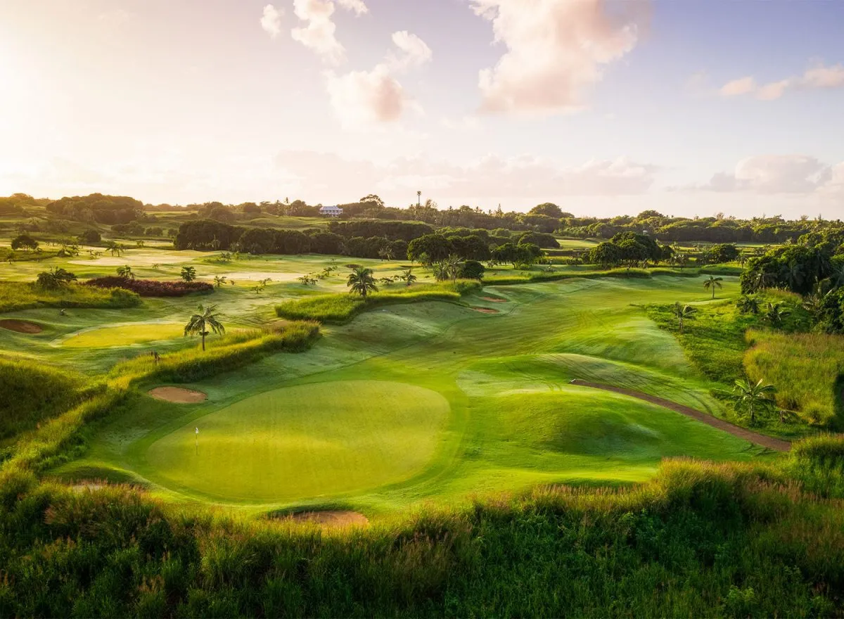 Fairways des Heritage Golf Club im Morgenlicht