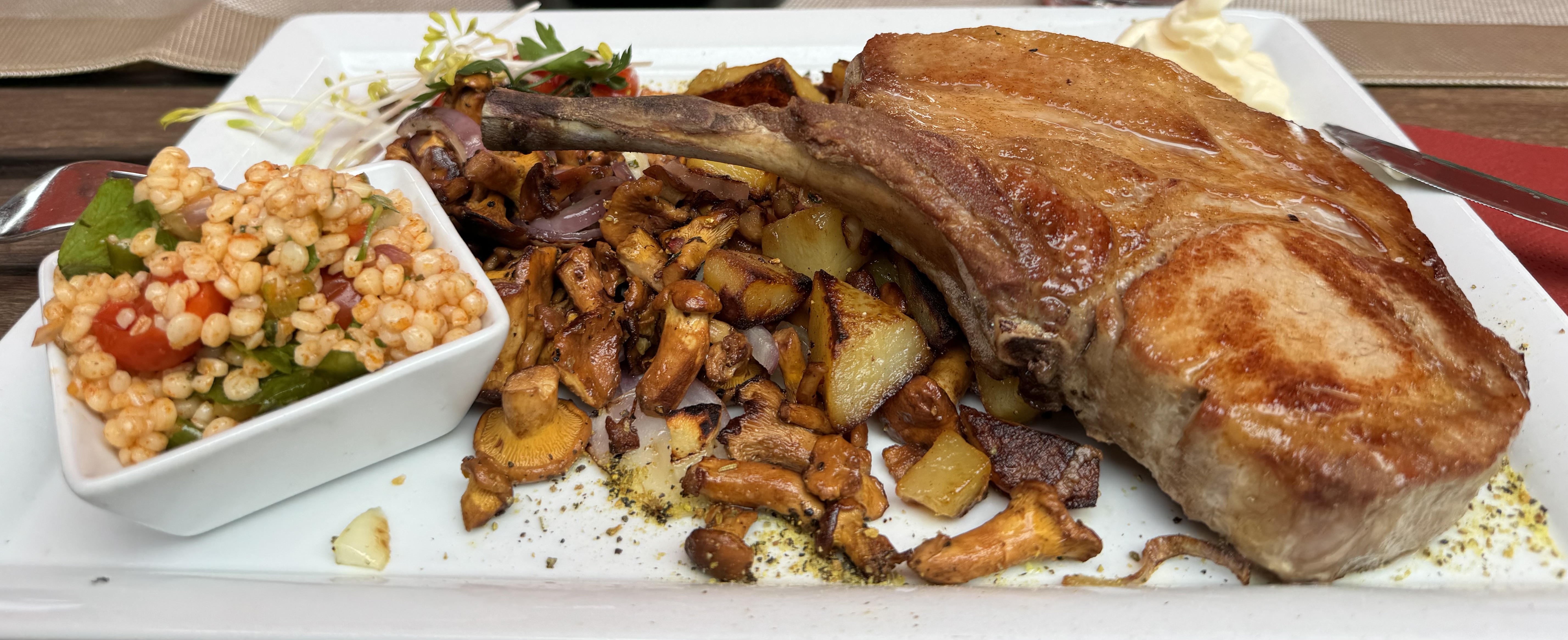 Golfanlage Kallin mit hervorragendem Restaurant – Gericht aus der Gastronomie